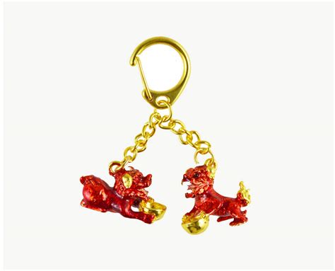 Kriti Bejeweled Red Tzi Chi Kau Amulet Keychain : Amazon.in: Bags ...