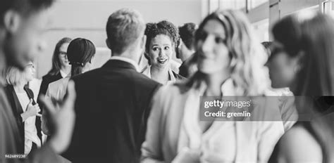 People Standing in an Office HD 的图像结果