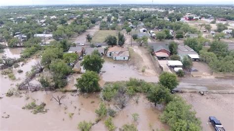 Texas flooding killed at least 32 as the search for Camp Mystic campers ...