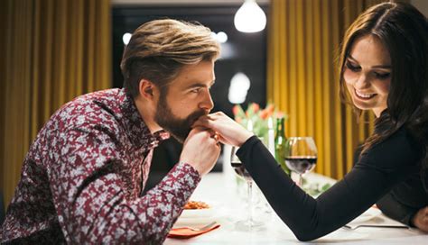 5 Signs That Shows Man is Interested in You - lifeberrys.com