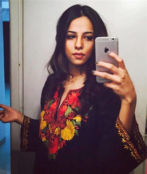 Everybody Couldn't Stop Talking About This Woman In SRK's Pune Selfie ...