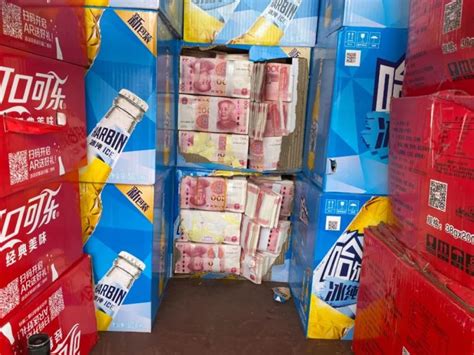 昆明海关对申报出口的“啤酒”实施查验，纸箱里竟藏着一千多万现金