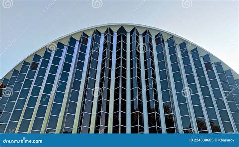 High Tech Building 的图像结果