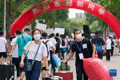 中国传媒大学第一天欢迎新生。四天内将有5,000多名学生报名-足够资源