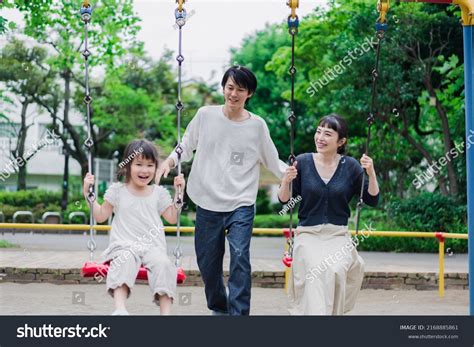 Parents and Kids Playing 的图像结果