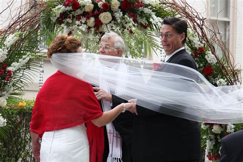 Windy Day Bride 的图像结果