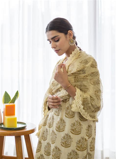 Jasmine Beige Cotton Straight Kurta Set With Doriya Dupatta – Gulabo Jaipur