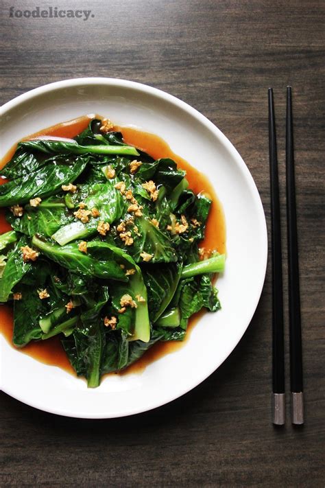 Stir-fried Kailan with Garlic and Oyster Sauce | Foodelicacy