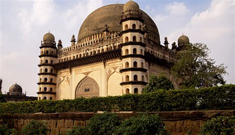6 Most Famous Tourist Places To Visit in Bijapur - lifeberrys.com