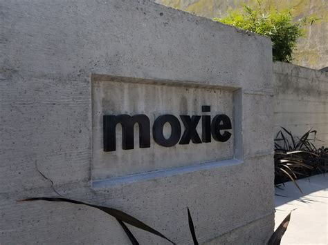 Mall Sign 的图像结果