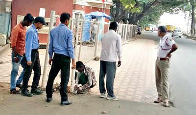 To clear traffic, police on a demolition drive