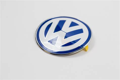 Volkswagen Beetle Classic Front VW Emblem. Logo, emblem, design - 1C085361739A - Genuine ...