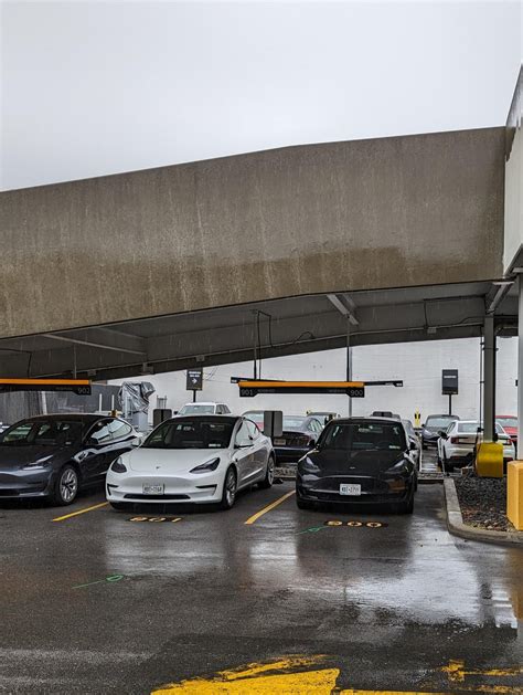 The JFK Hertz EV section had a little surprise : r/Polestar