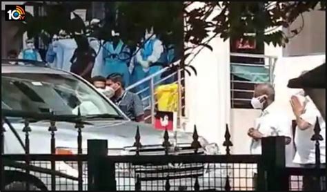 శశికళ వాహనంపై అన్నాడీఎంకే జెండా | Sasikala’s car displays AIADMK flag ...