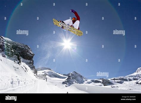 Snowboarding Halfpipe 的图像结果