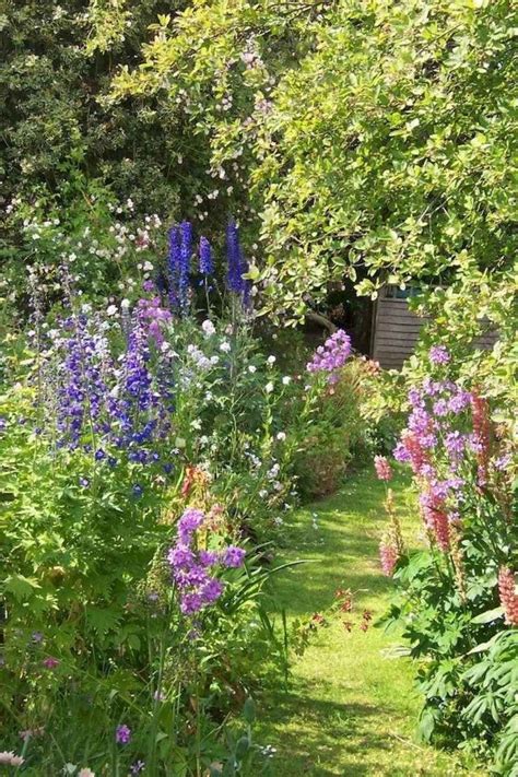 Small Cottage Gardens 的图像结果