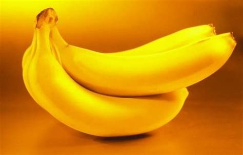 世界上最大的香蕉，一根就重达4斤，妹子看到都吓坏了！