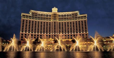 https://traveldigg.com/wp-content/uploads/2016/07/Bellagio-Fountain-Show-At-Night.jpg