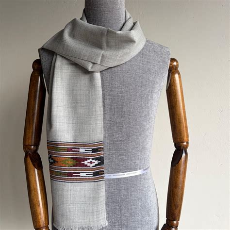 Handwoven Unisex Polywool Muffler (Light grey) – Bhuttico Shawls