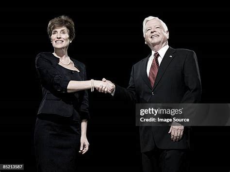 Politician Hand Srance 的图像结果