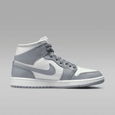 Air Jordan 1 Mid Women's Shoes. Nike IN