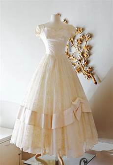 A Vintage Wedding by Finding A Vintage Tea Length Wedding Dress Whirling Turban A Vintage Wedding