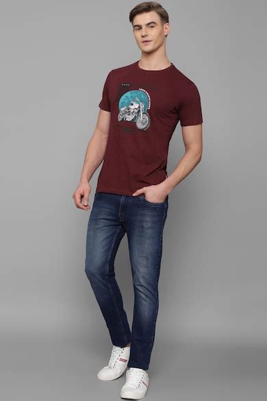 Buy Men Maroon Graphic Print Crew Neck T-shirt Online - 927967 | Louis ...