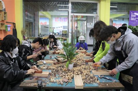 图书馆举办读书季系列活动之传统手工编织活动 - 综合新闻 - 重庆大学新闻网