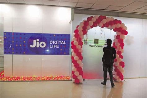 Airtel files complaint with CCI against Reliance Jio over pricing