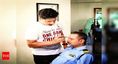 National Award winning actor turns makeup artist for a play | Kannada ...