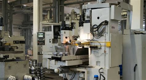 Image result for How to Use a Vertical Milling Machine