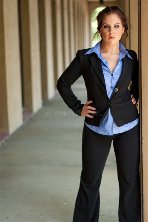 Attractive Woman Business Casual 的图像结果