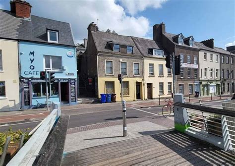 This riverside trad session in the middle of town is definitely the ...