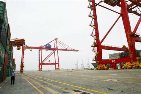 助力港口经济发展 湛江港宝满集装箱码头试运行中国港口官网