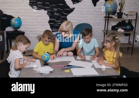 Classroom Drawing for Kids 的图像结果