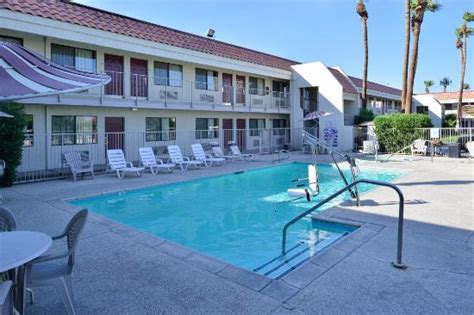 RODEWAY INN & SUITES THOUSAND PALMS - RANCHO MIRAGE - Motel Reviews ...