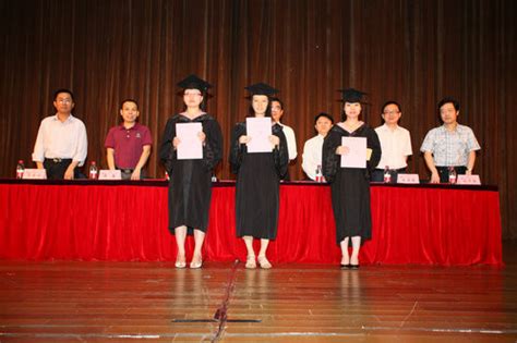 【毕业季】——英语学院举行2014届学生毕业典礼暨学位授予仪式-四川外国语大学新闻网