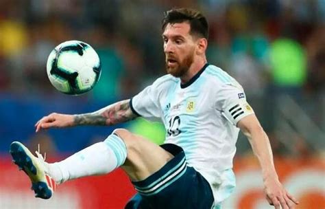 2022年，梅西带领阿根廷夺冠捧起大力神杯的概率有多大？_腾讯新闻