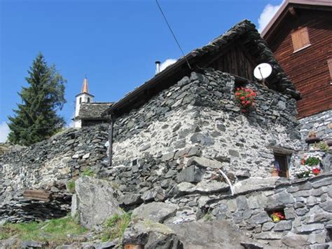RIFUGIO CITTA DI NOVARA (Lake Maggiore) - Lodge Reviews, Photos, Rate ...