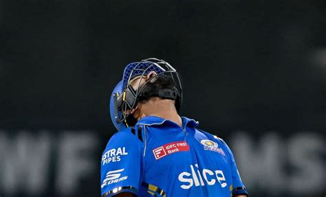 [Watch] Rohit Sharma gets out to Pat Cummins after mistiming a pull ...