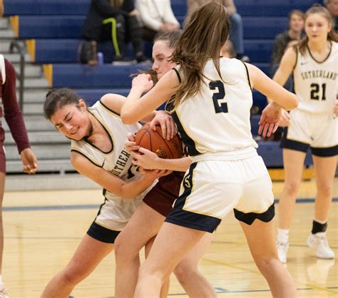 Aquinas outlasts Pittsford Sutherland in Section V girls basketball