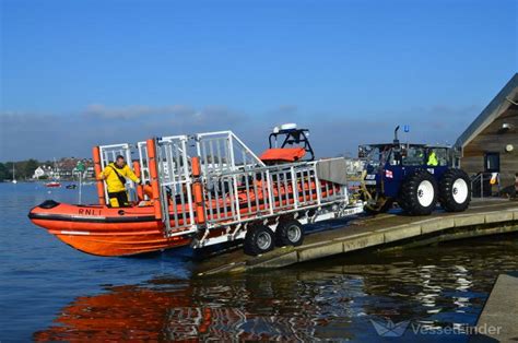 RNLI LIFEBOAT B-806, SAR - Details and current position - MMSI ...