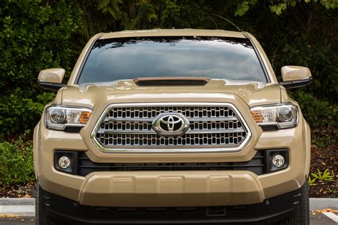 2017 Toyota Tacoma SR5 Access Cab I4 6AT 2WD VIN check - AutoDetective