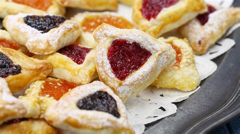 Why Triangular Foods Are Important During Purim