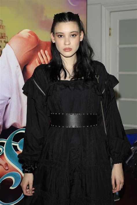 Annie Marie Outfits & Style Photos • CelebMafia