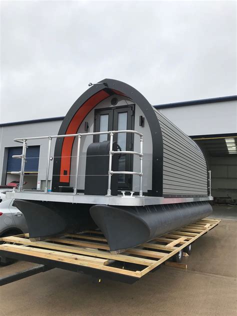 Matrix Pontoons — MatrixMX24 Glampboat | House boat, Pontoon houseboat ...