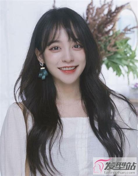 长头发女生怎样打理好看 时尚显气质分分钟变女神-长发发型-发型站