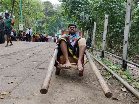 The dolly bearers of Sabarimala suffer from bone-related diseases