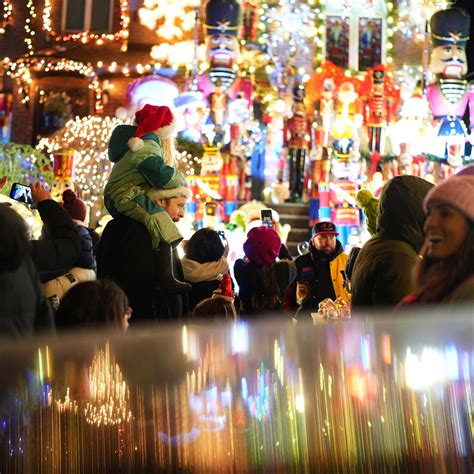 What's open on Christmas Eve 2025? See which stores are operating.