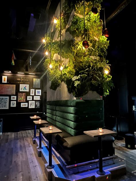 Town Bar & Lounge | Oakland, CA